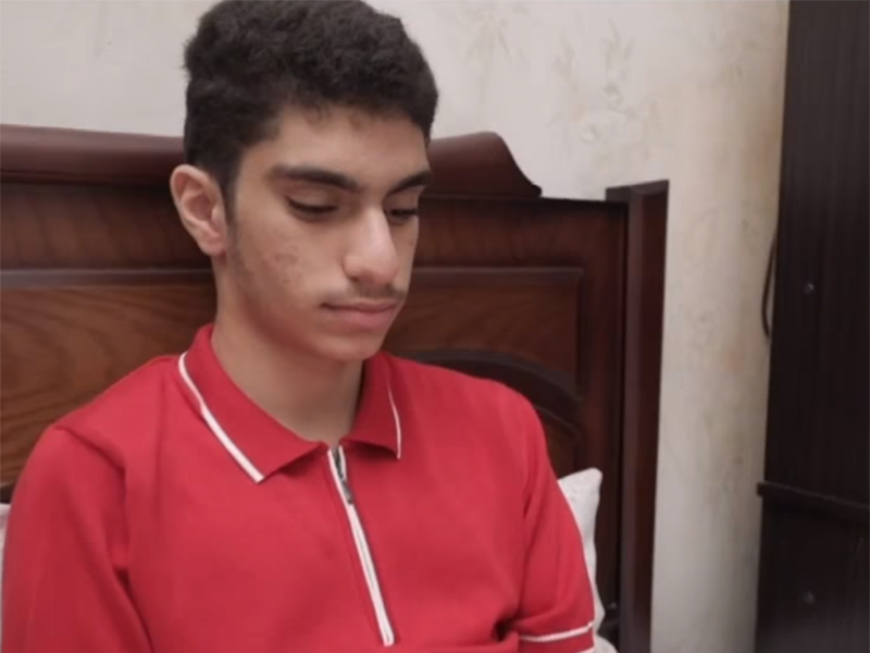 شاب مصري يعاني من حالة نادرة تمنعه من التحدث باللغة العربية